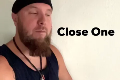 Gars barbu : Close One — soulagement, de justesse