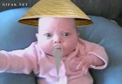 Bébé avec chapeau chinois et fausse moustache — sensei, maître, sagesse comique