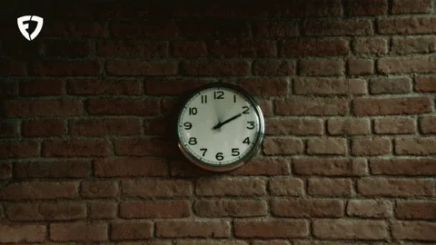 Horloge murale qui tourne (Topstep) — temps, timing, patience