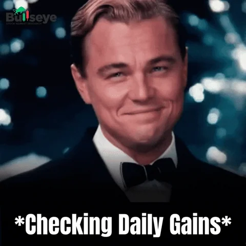 Leonardo DiCaprio as Gatsby with a satisfied smug smile